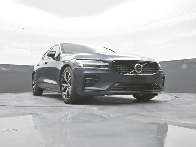 2024 Volvo S60 Plus Dark Theme