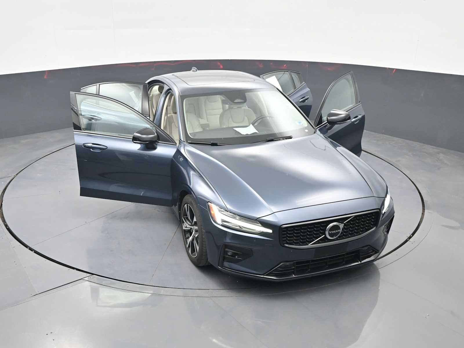 2024 Volvo S60 Plus Dark Theme