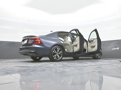 2024 Volvo S60 Plus Dark Theme