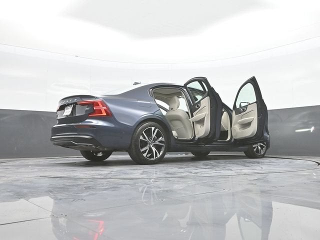 2024 Volvo S60 Plus Dark Theme