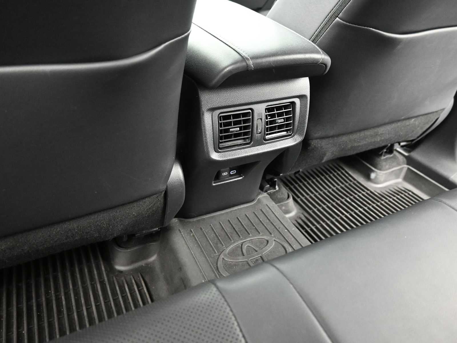 2024 Toyota Venza LE