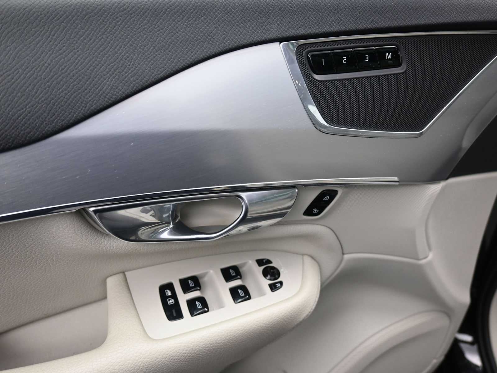 2018 Volvo XC90 Momentum