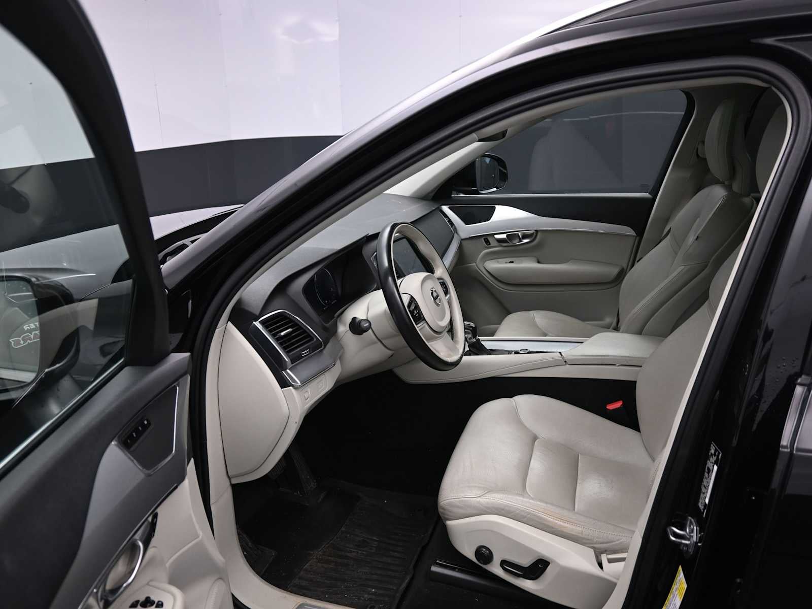 2018 Volvo XC90 Momentum