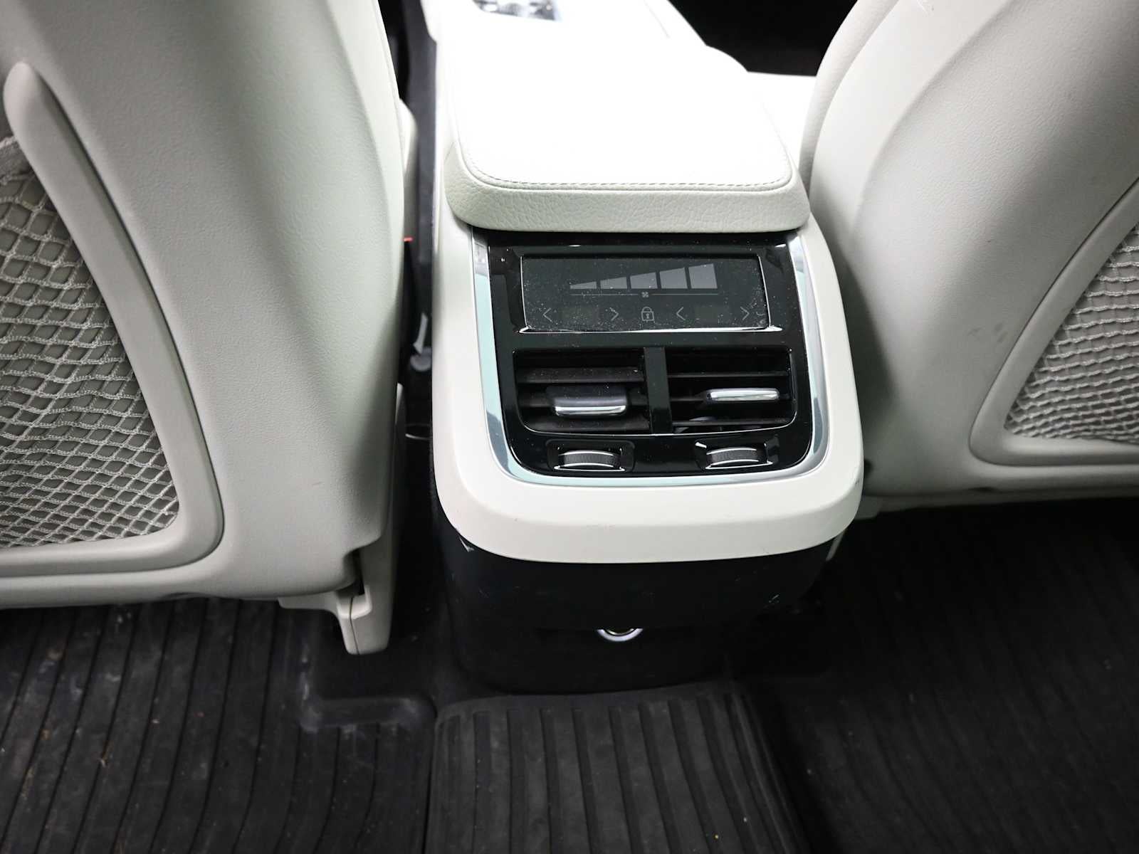 2018 Volvo XC90 Momentum