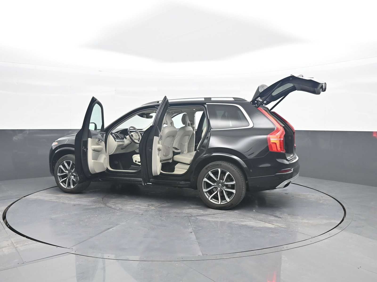 2018 Volvo XC90 Momentum