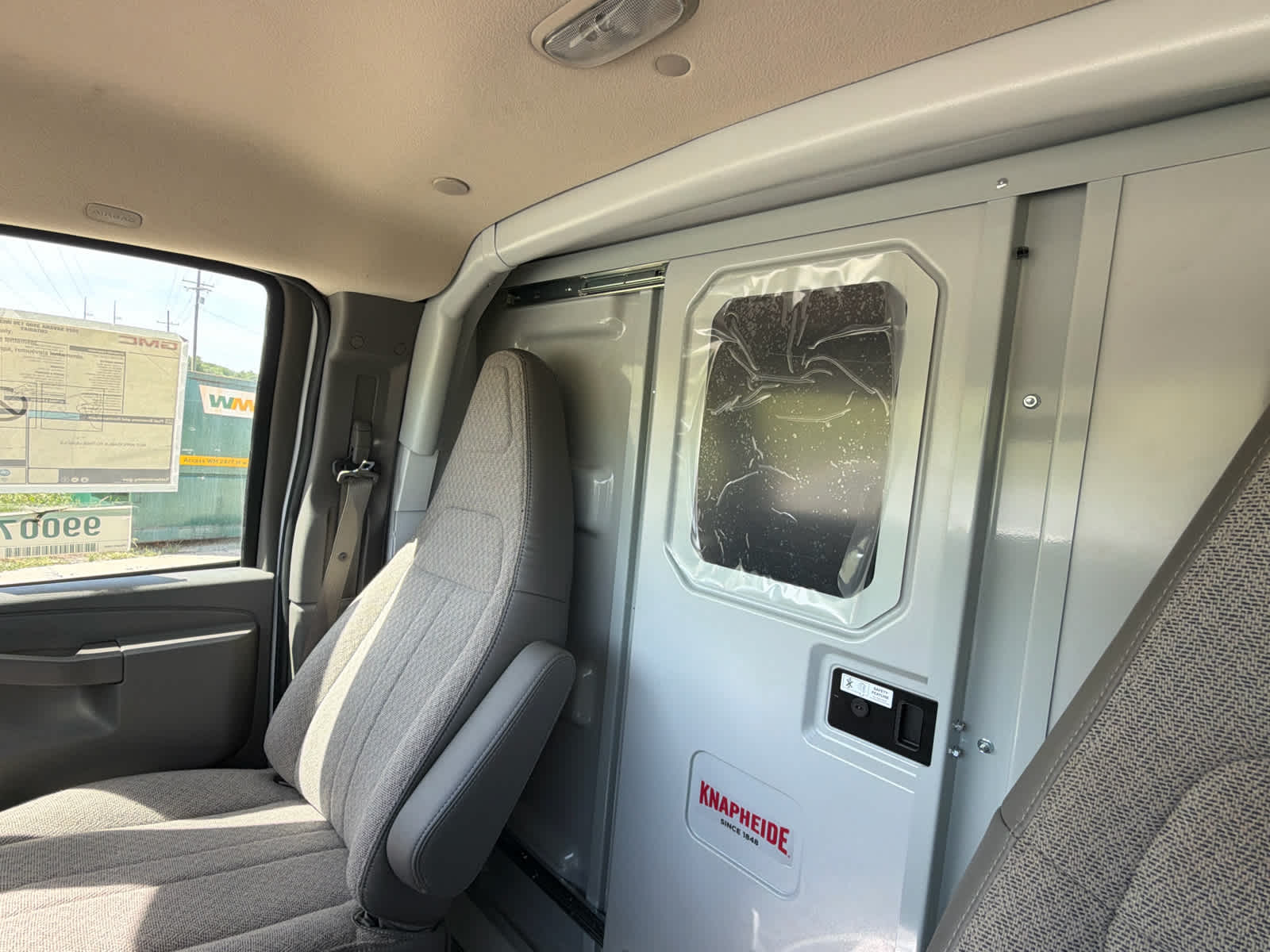 2025 GMC Savana Cutaway 3500 1WT