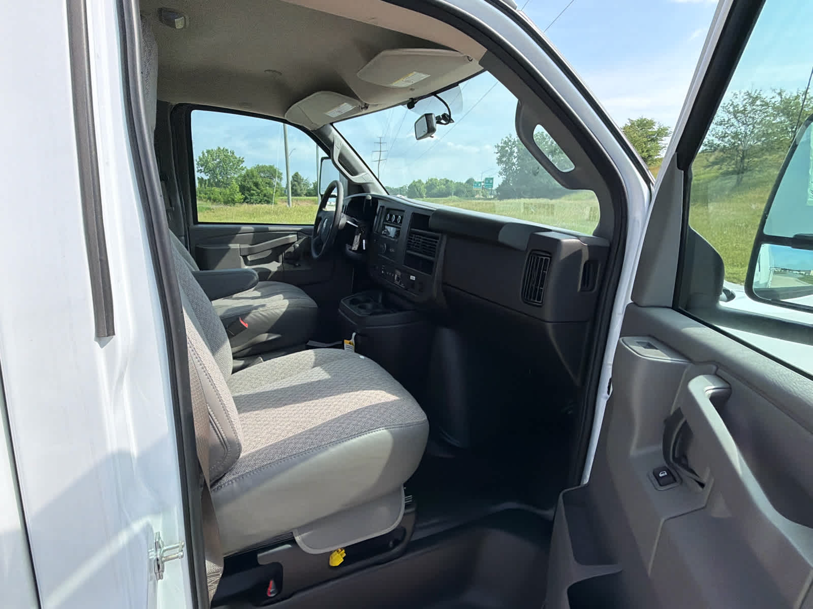 2025 GMC Savana Cutaway 3500 1WT